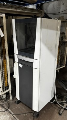 1 Mobiler Arbeitsplatz mit Mini-PC (ohne Festplatte) und Widescreen-TFT-Monitor